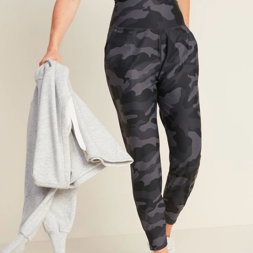 Old Navy Active Black + Grey Camouflage High waisted Joggers